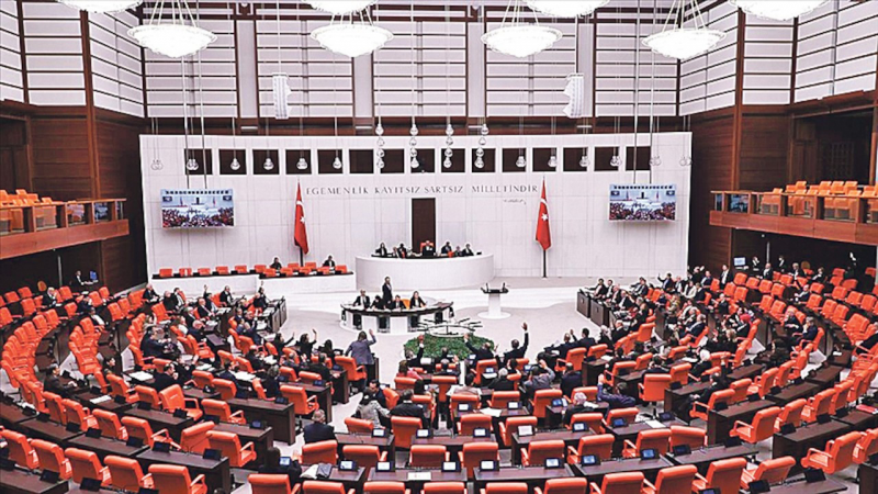Meslekten Men İle İlgili Cezada Ucu Açık, Sınırları Geniş İfadeler Kanun Metninden Çıkarıldı.