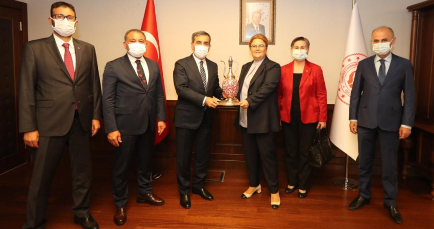 AİLE ve SOSYAL HİZMETLER BAKANI SN. DERYA YANIK’I ZİYARET ETTİK.