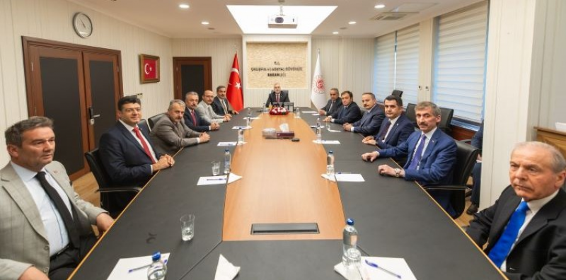 ÇALIŞMA VE SOSYAL GÜVENLİK BAKANI SAYIN VEDAT IŞIKHAN’I ZİYARET ETTİK