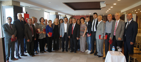 Kamu Çalışanını Yok Edip Hükümet Memurluğu Getirmek İstiyorlar