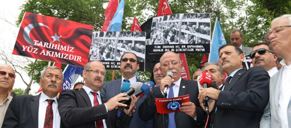 Alman Büyükelçiliği Yumurtalarla Protesto Edildi