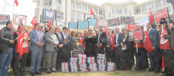 Bakanlık Önünde Eylemi Yaptık, Dilekçeleri Teslim Ettik
