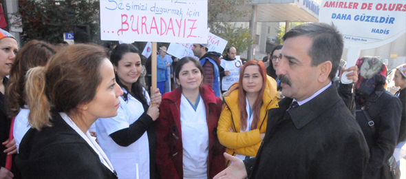 Hemşirelerimizin İş Yükü Ağır, Ücretleri Yetersizdir