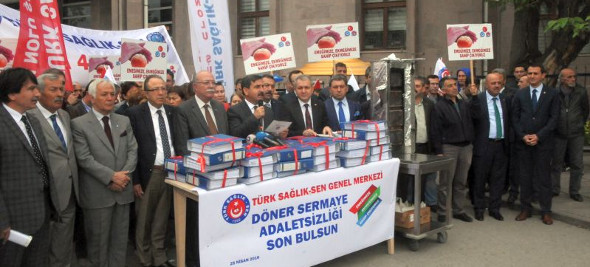 On Binlerce Dilekçeyi Eylemle Teslim Ettik