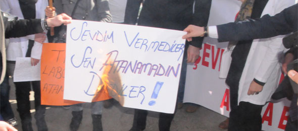 Atanamayan Sağlık Çalışanları Ankara’da Eylem Yapacak