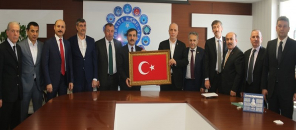 Türk-İş'ten Genel Başkan Önder Kahveci'ye Hayırlı Olsun Ziyareti