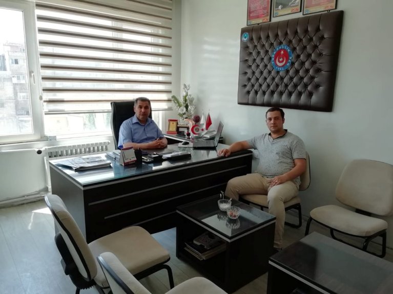 SAĞLIK ÇALIŞANLARI İLE VATANDAŞLARIN KUCAKLAŞACAĞI YENİ BİR MODEL LAZIM