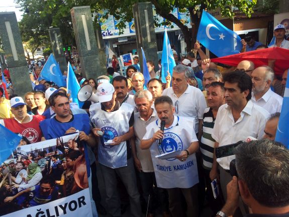 Uygur Türklerinin Yanındayız!