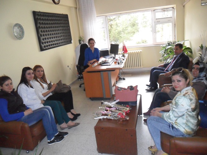 Ebelere Karanfil Dağıttık