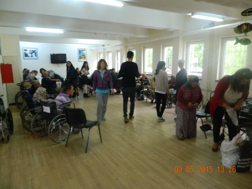 KAMUSEN KADIN KOLLARI ANNELER GÜNÜNDE GİRESUN YAŞLILAR VE ÖZÜRLÜLER BAKIM EVİNDE ETKİNLİKLE  KUTLADILAR