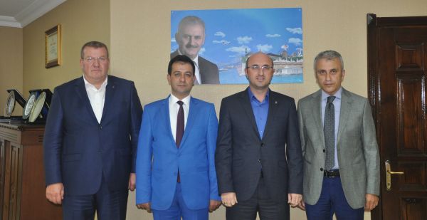 Çeker ve Oypan Dosyayı İl Başkanı Ceyhan'a Teslim Etti