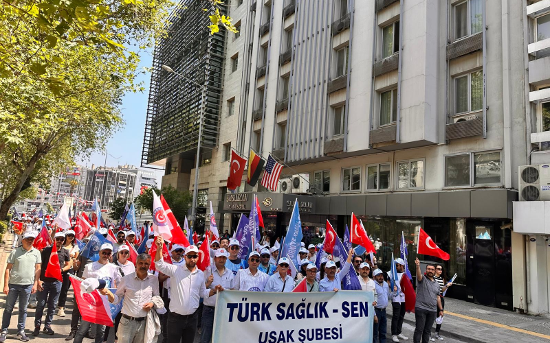 Türk Sağlık-Sen Uşak Şubesi 1 Mayıs Emek ve Dayanışma Gününde İzmir'de