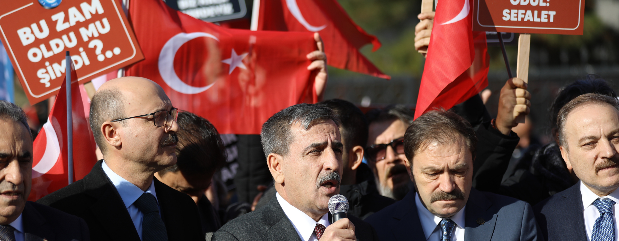 TÜM KAMU ÇALIŞANLARINA EK ZAM VE REFAH PAYI VERİLEREK İYİLEŞTİRME YAPILMALIDIR