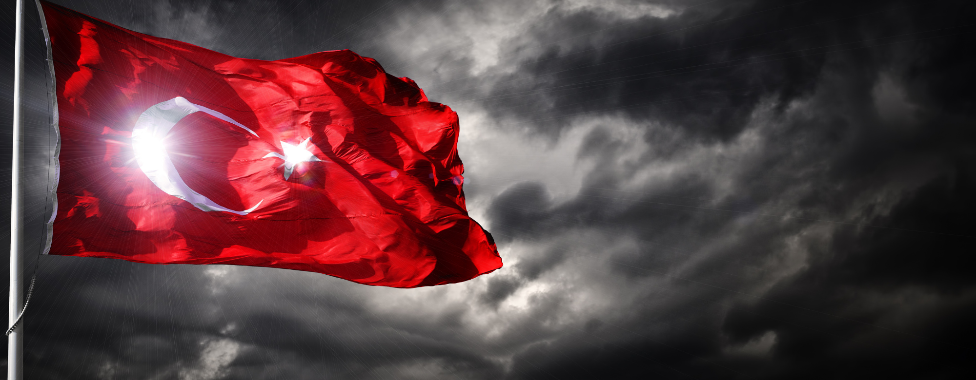 Ey mavi göklerin beyaz ve kızıl süsü...