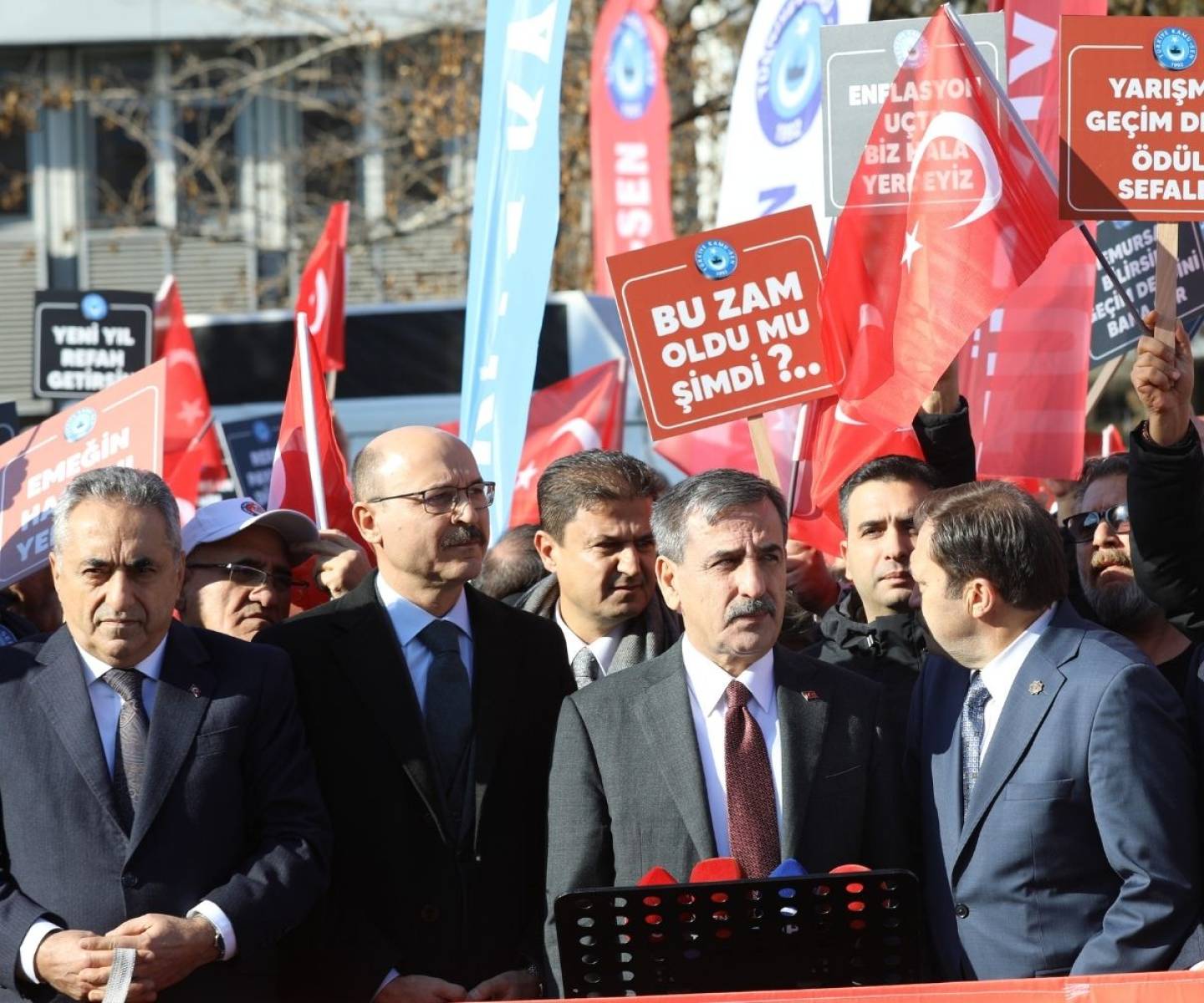 Ekonomik Hedefler Değiştiyse Memur ve Emekli Maaşları Da Ek Bir Protokolle Yeniden Değerlendirilmelidir